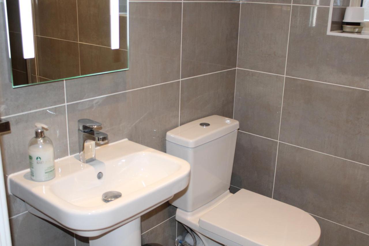 Haven - Spacious Luxury Home Perfect For Families, Couples And Contractors! 5Mins To Xscape And Junction 32! 캐슬퍼드 외부 사진